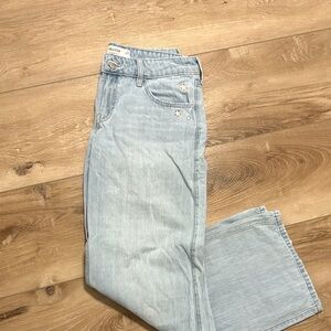 Hollister Women's Light Wash Low-rise baggy Jeans
